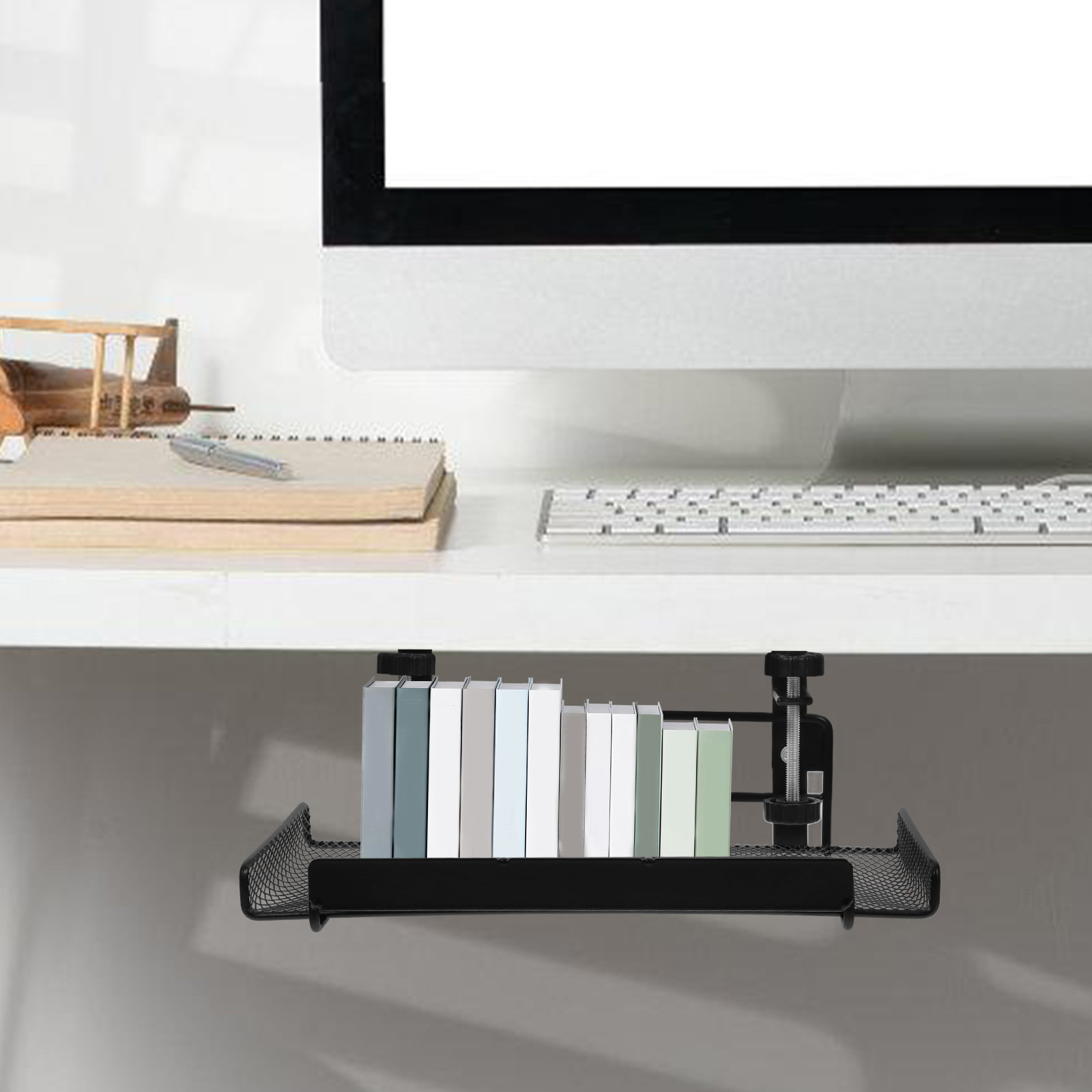 Cable Tray Under Desk - ถาดจัดระเบียบใต้โต๊ะพร้อมที่หนีบปรับได้ โครงเหล็กคาร์บอนสำหรับจัดการสายไฟ อุปกรณ์จัดเก็บสายไฟสำหรับสำนักงาน ชั้นวางใต้โต๊ะ